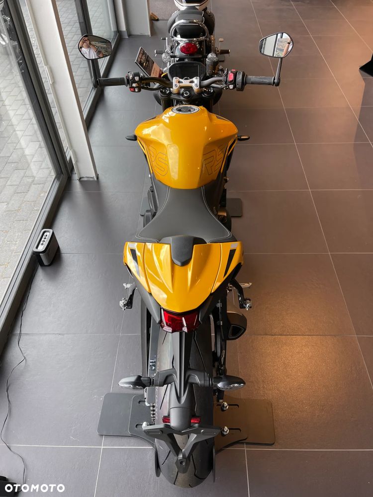 Triumph Street Triple - 13