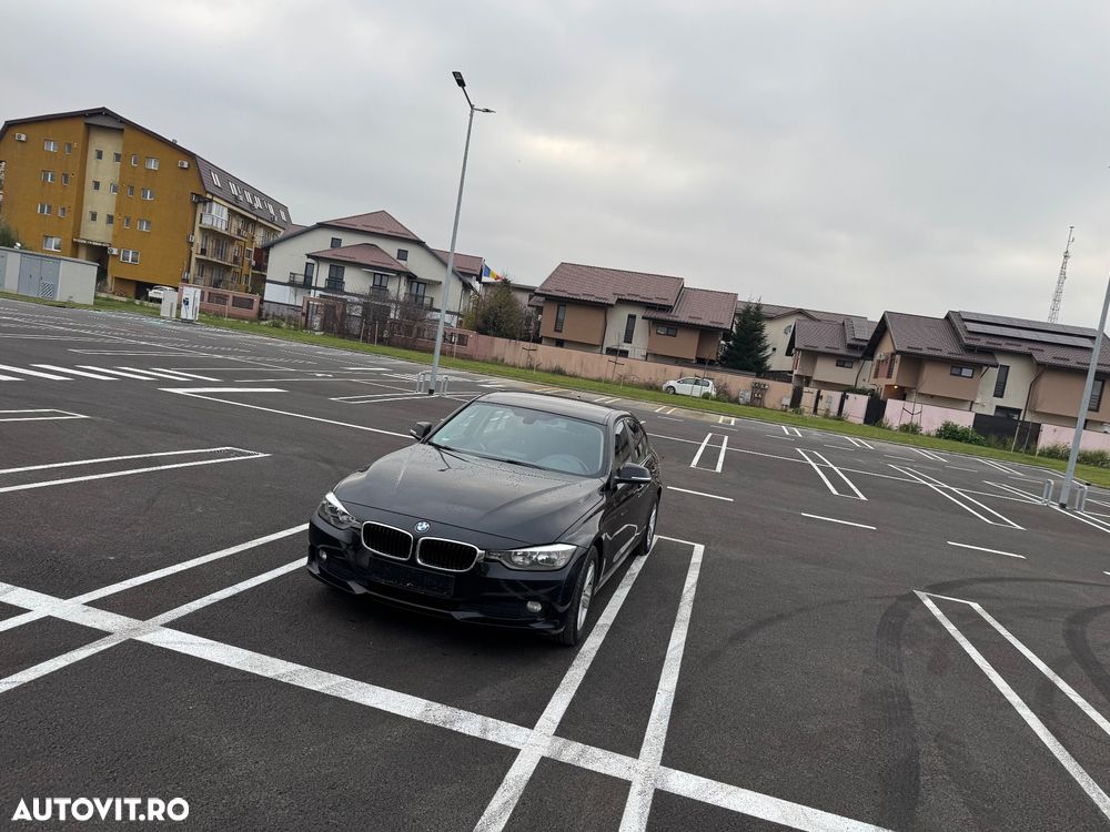 BMW Seria 3 318d Aut. Luxury Line - 13