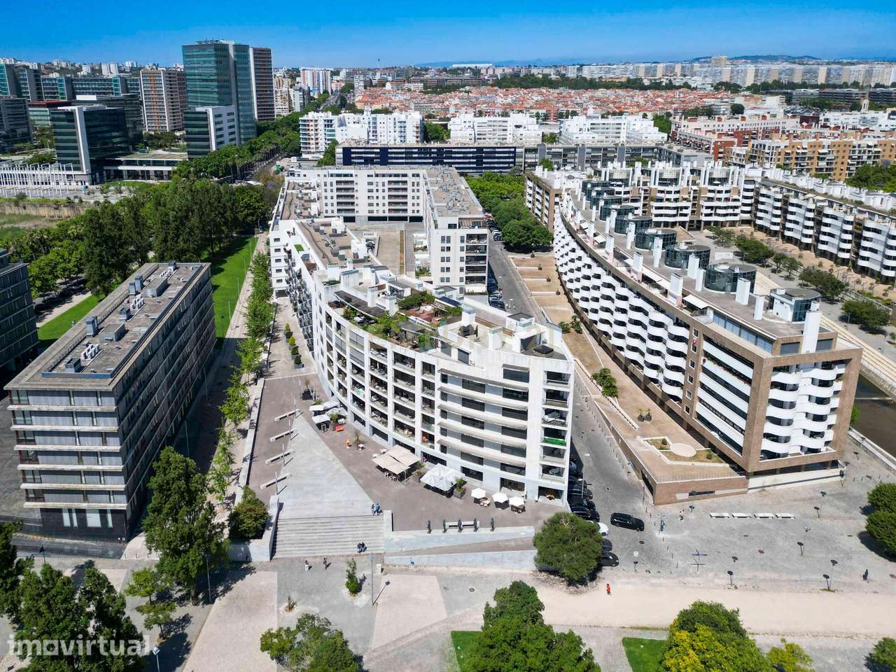 T2 Premium com Suíte, Varanda e 2 Lugares de Garagem | Parque das Naçõ - Grande imagem: 3/27