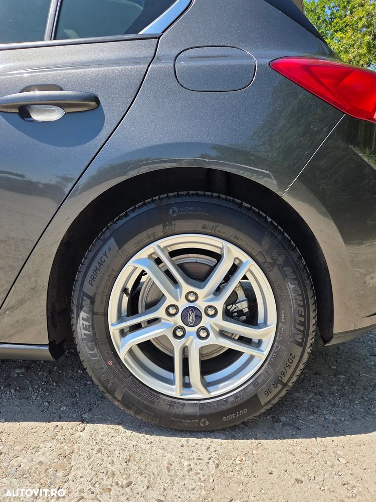 Ford Focus 1.0 EcoBoost Titanium - 9