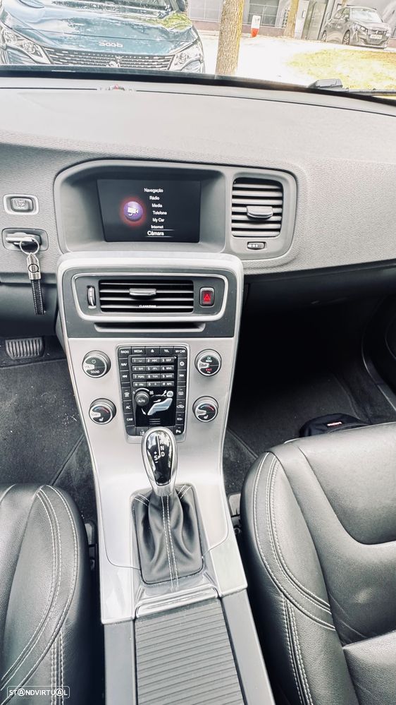 Volvo V60 D4 Geartronic Black Line - 15