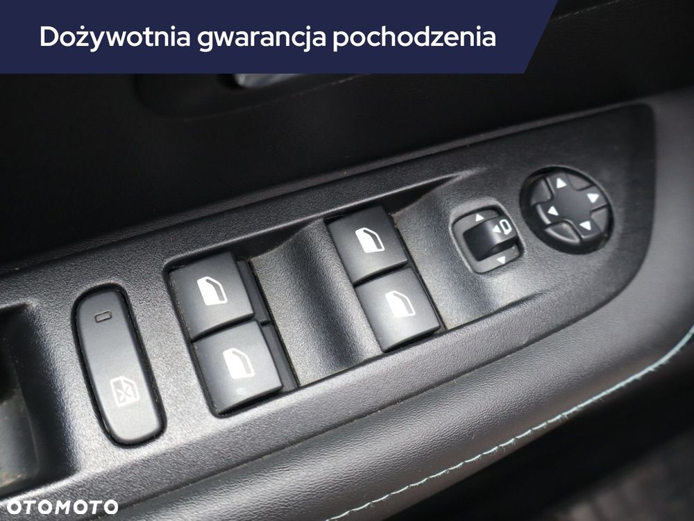 Peugeot 208 - 17