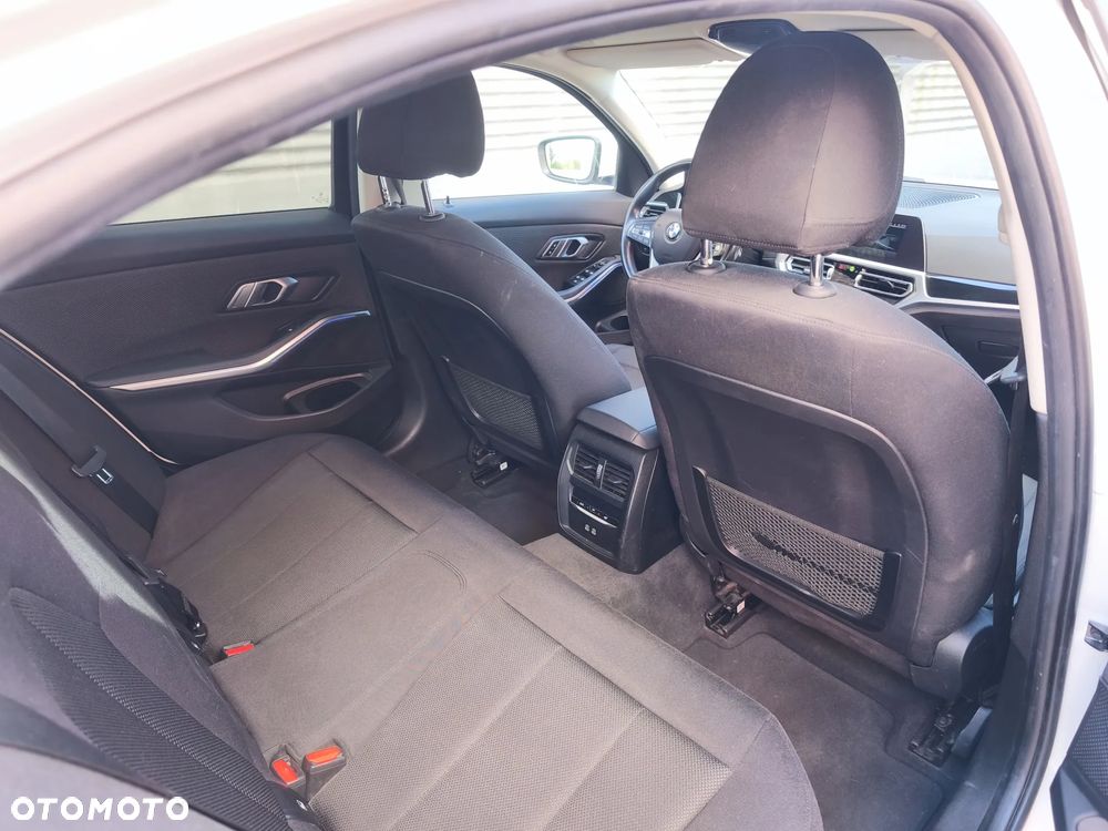 BMW Seria 3 318i Advantage - 11