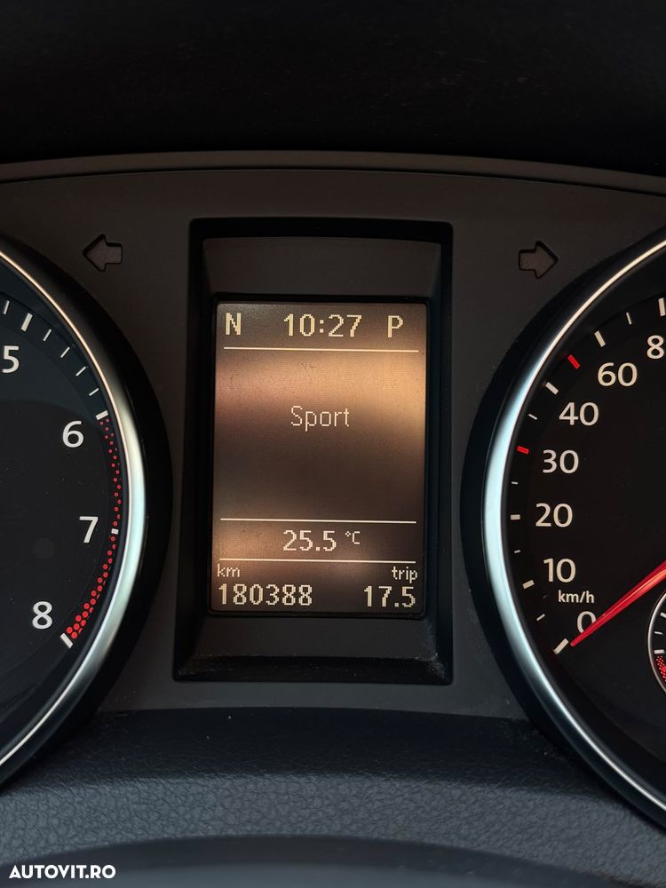 Volkswagen Golf - 32