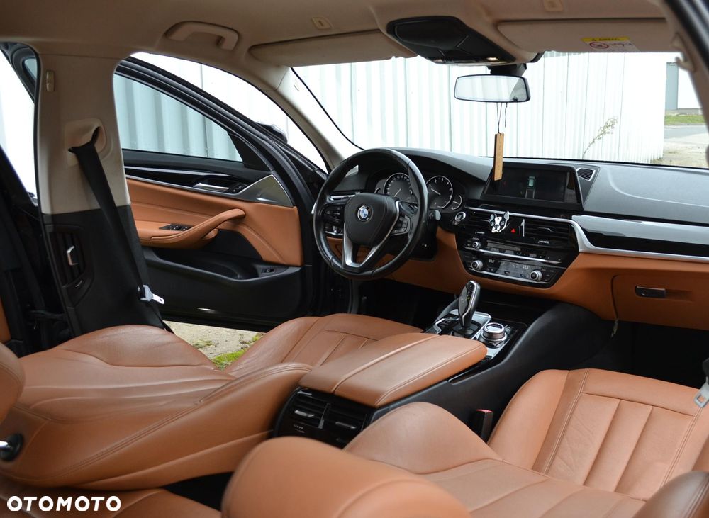 BMW Seria 5 520i Sport Line - 11