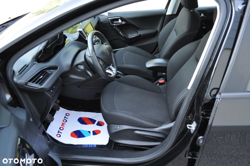 Peugeot 208 - 13