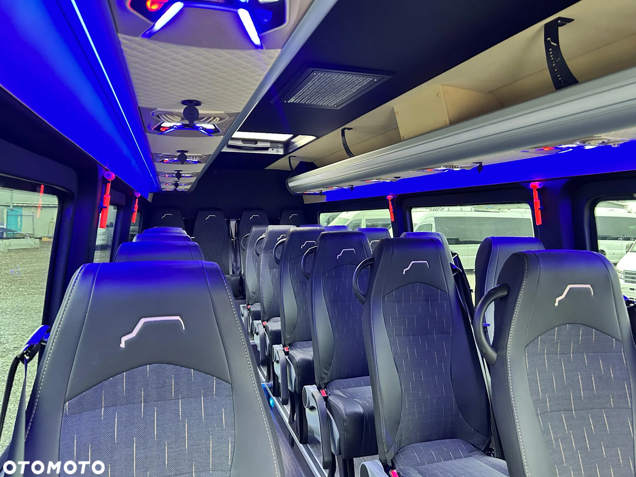 Mercedes-Benz Sprinter 517 - 18