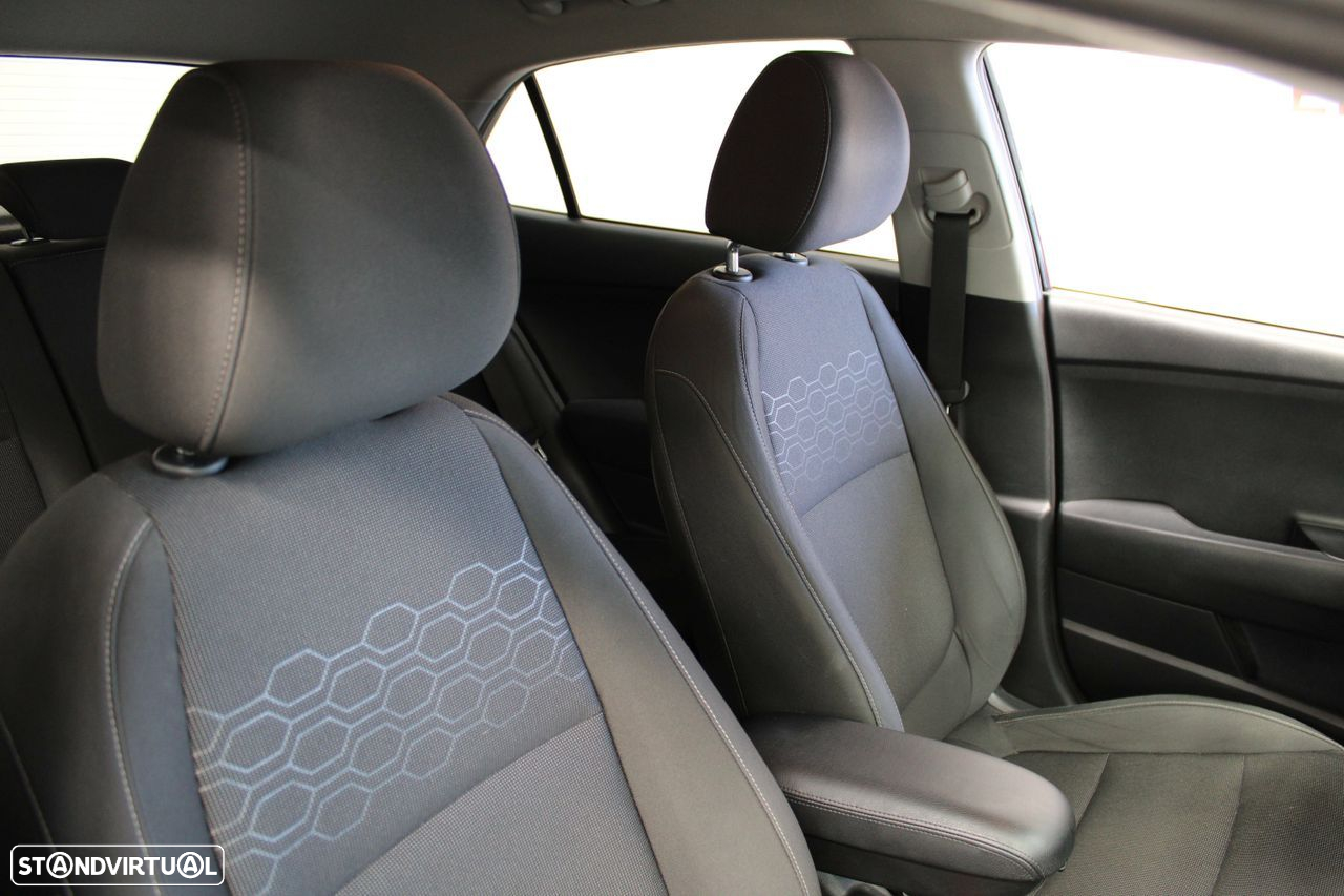 Kia Rio - 16