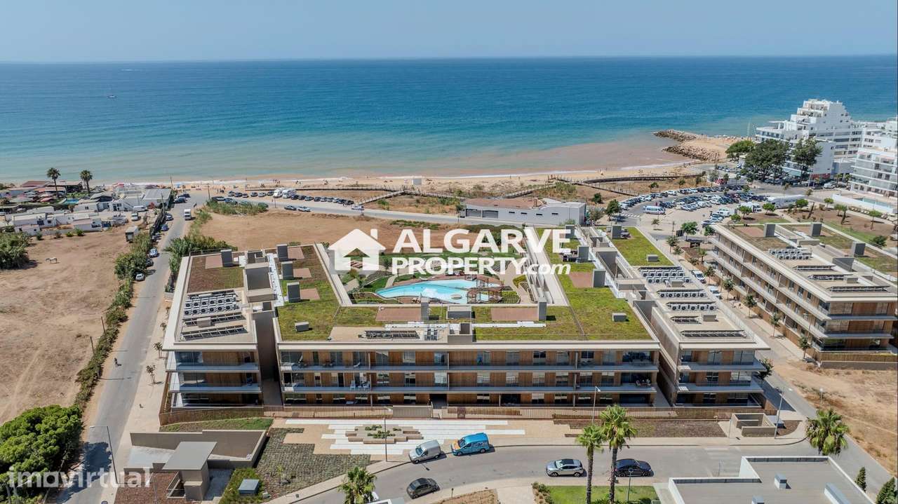 Luxuoso apartamento T2 novo em frente à Praia de Quarteira, Algarve - Grande imagem: 3/12