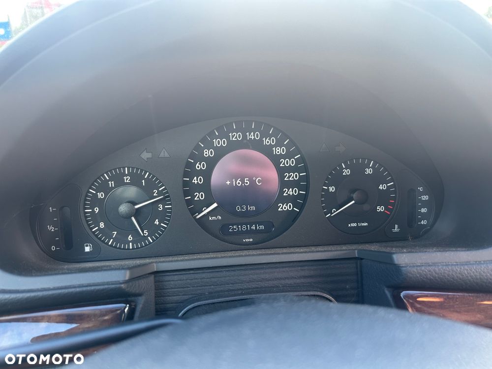Mercedes-Benz Klasa E 220 CDI Classic - 19