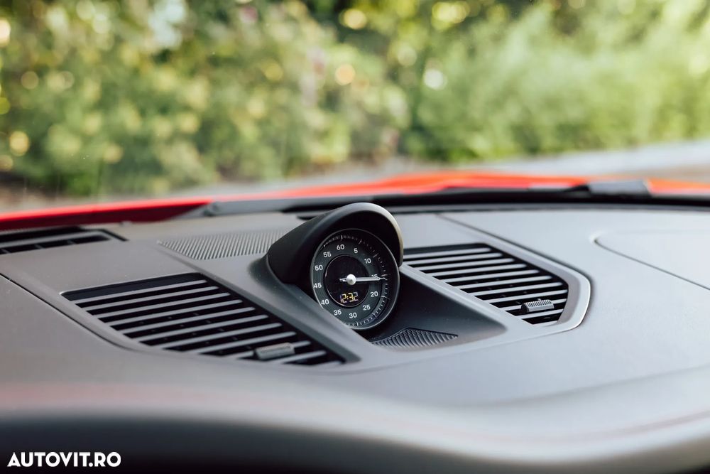 Porsche 911 Carrera 4 GTS PDK - 18