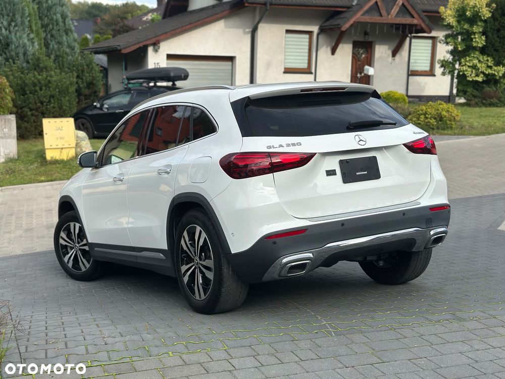 Mercedes-Benz GLA 250 4Matic 8G-DCT EDITION 2022 - 6