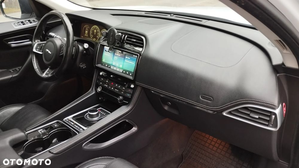 Jaguar F-Pace 2.0 i4D AWD R-Sport - 8