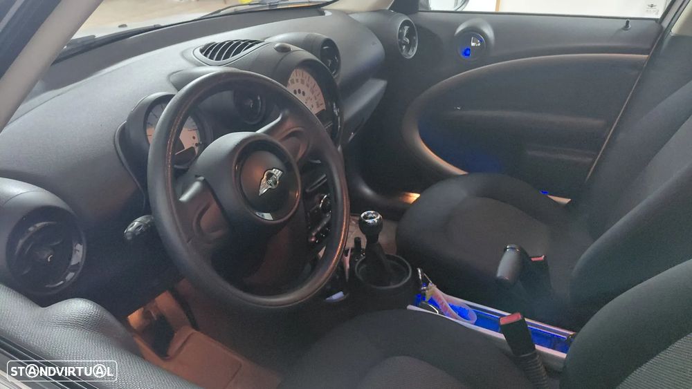 MINI Countryman One D - 9