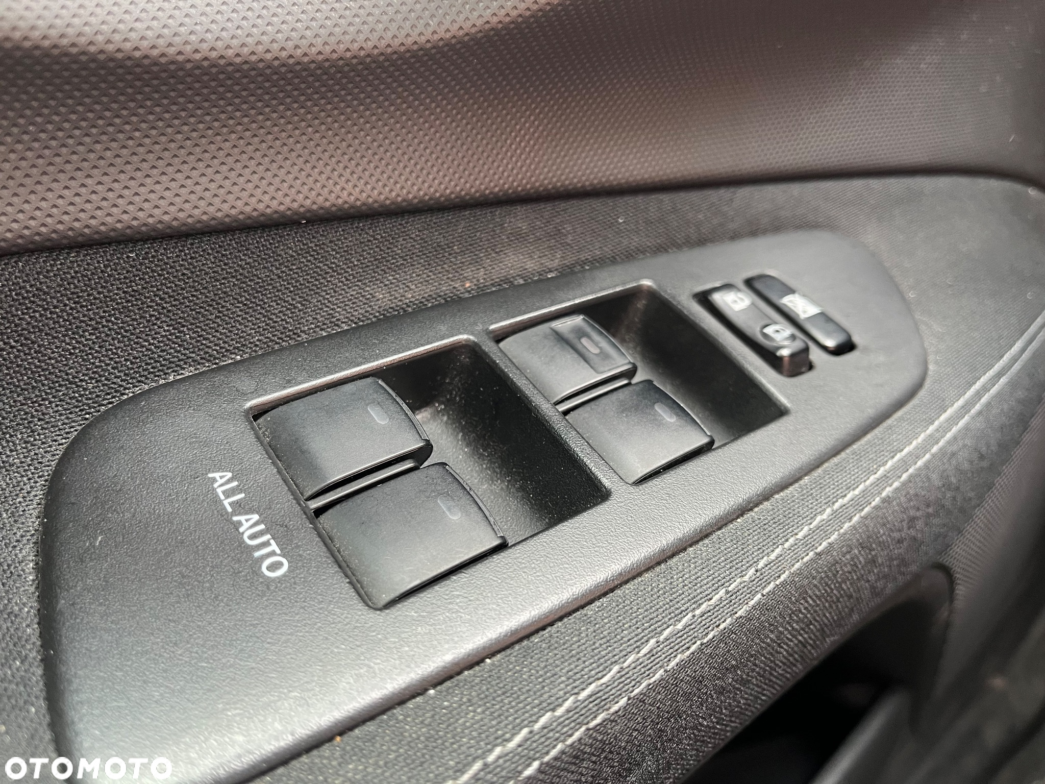 Toyota Auris 1.8 HSD Prestige - 19