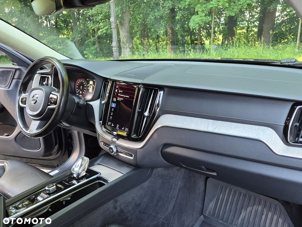 Volvo XC 60 B4 D AWD Momentum Pro - 17