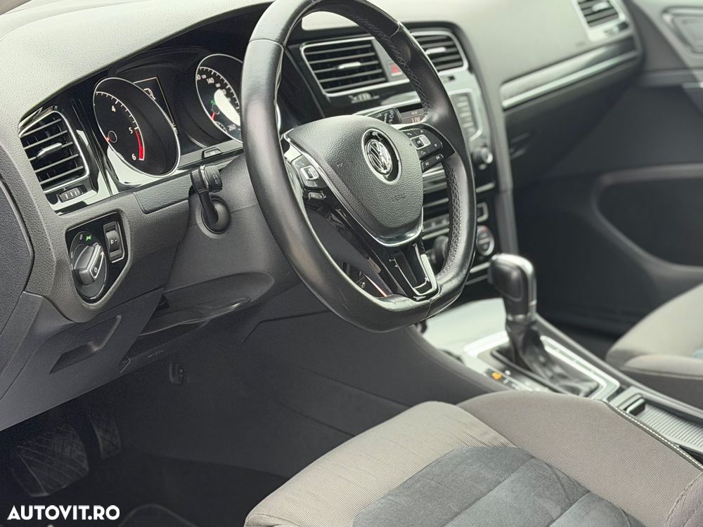 Volkswagen Golf - 35