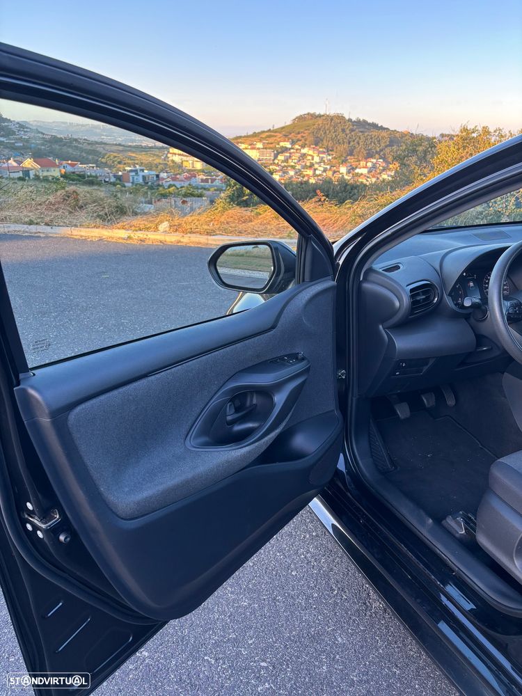 Toyota Yaris 1.0 VVT-i - 10
