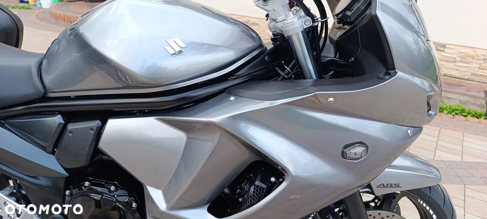 Suzuki GSX - 28