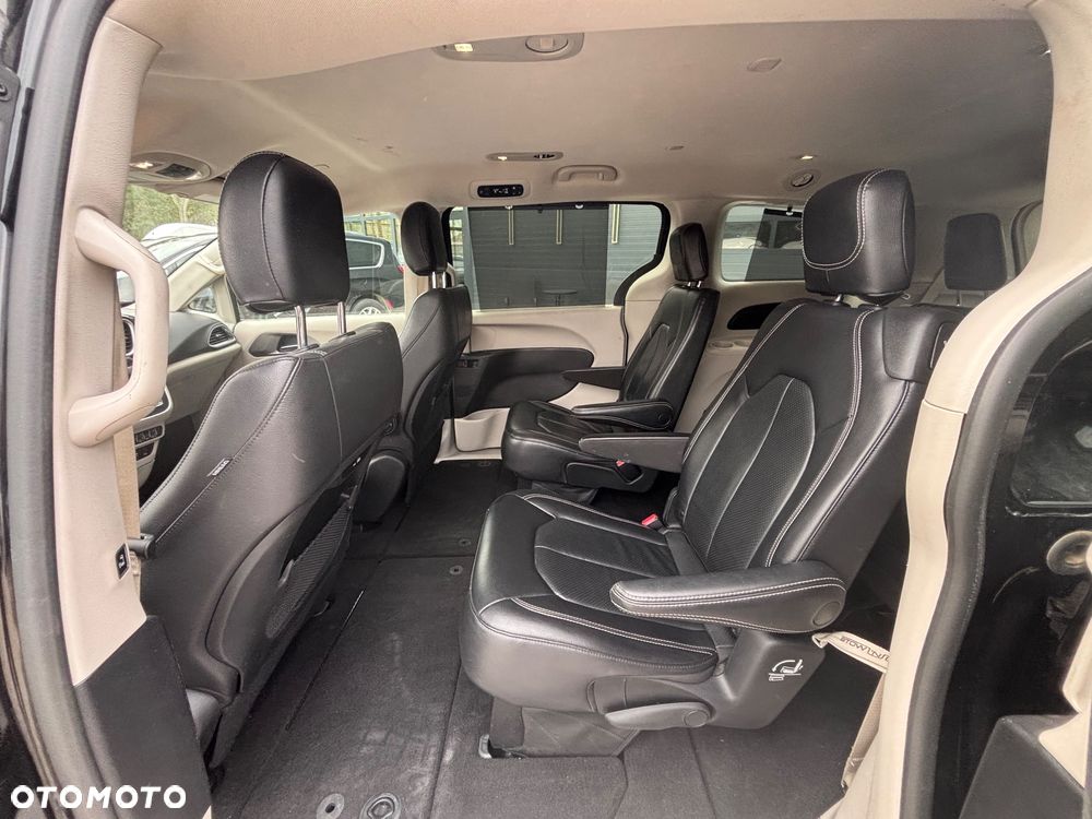 Chrysler Pacifica - 16