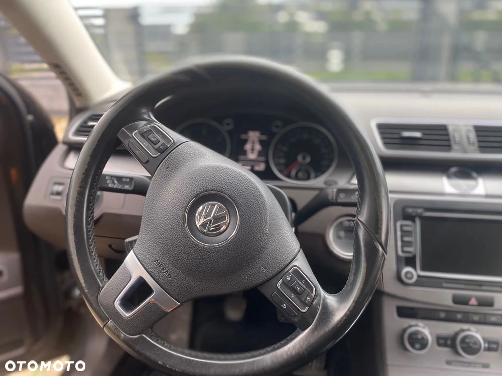 Volkswagen Passat 2.0 TDI Comfortline - 18