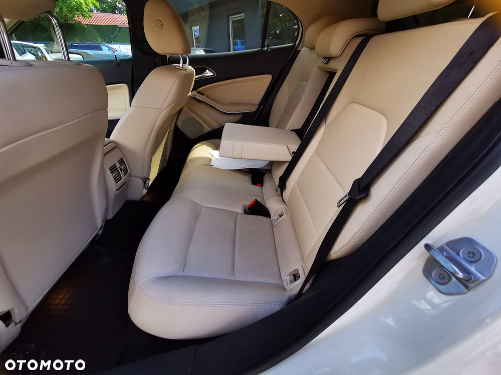 Mercedes-Benz GLA 250 7G-DCT UrbanStyle Edition - 8