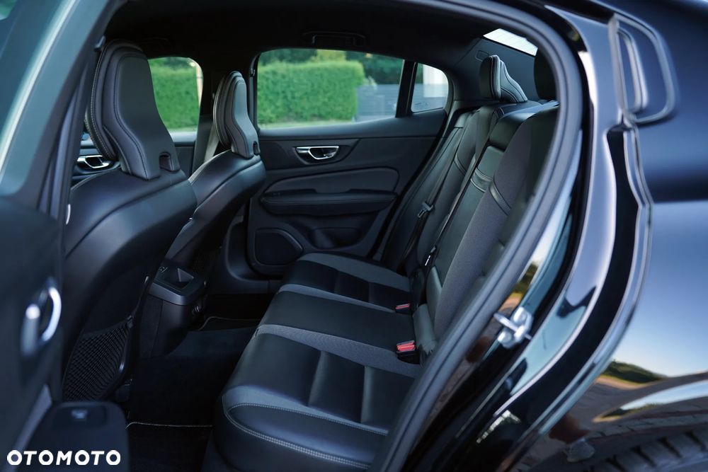 Volvo S60 T5 R-Design - 21
