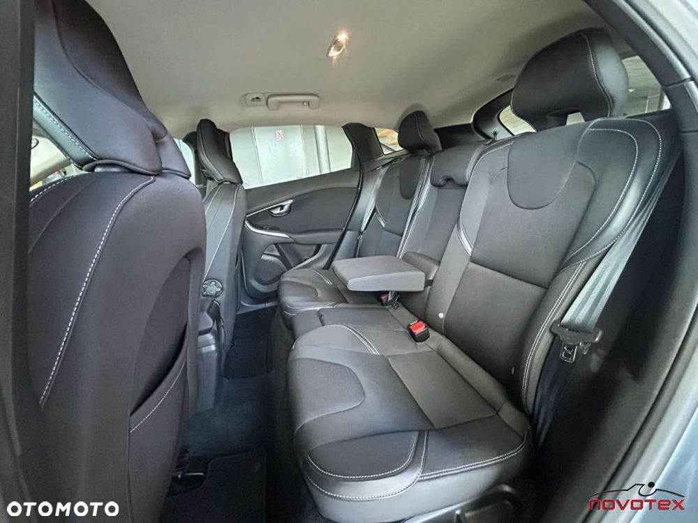 Volvo V40 D2 Drive-E Momentum - 24
