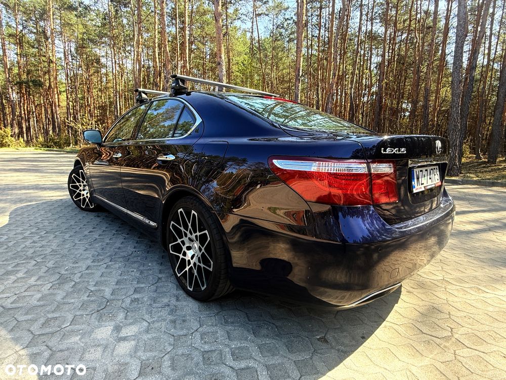 Lexus LS - 9