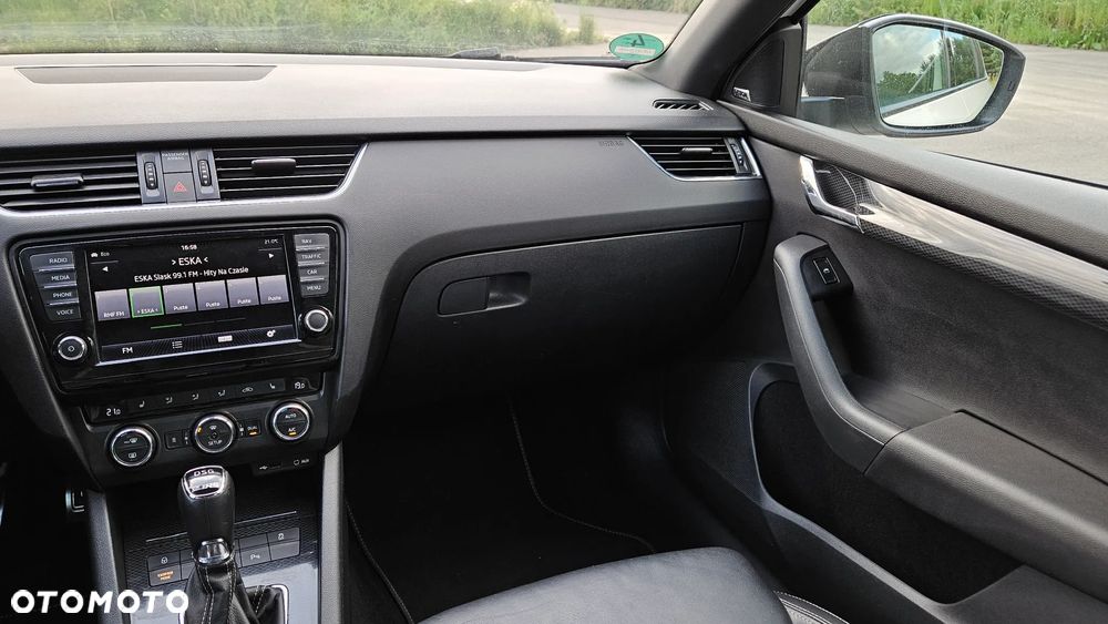 Skoda Octavia Combi 2.0 TDI DSG RS - 26