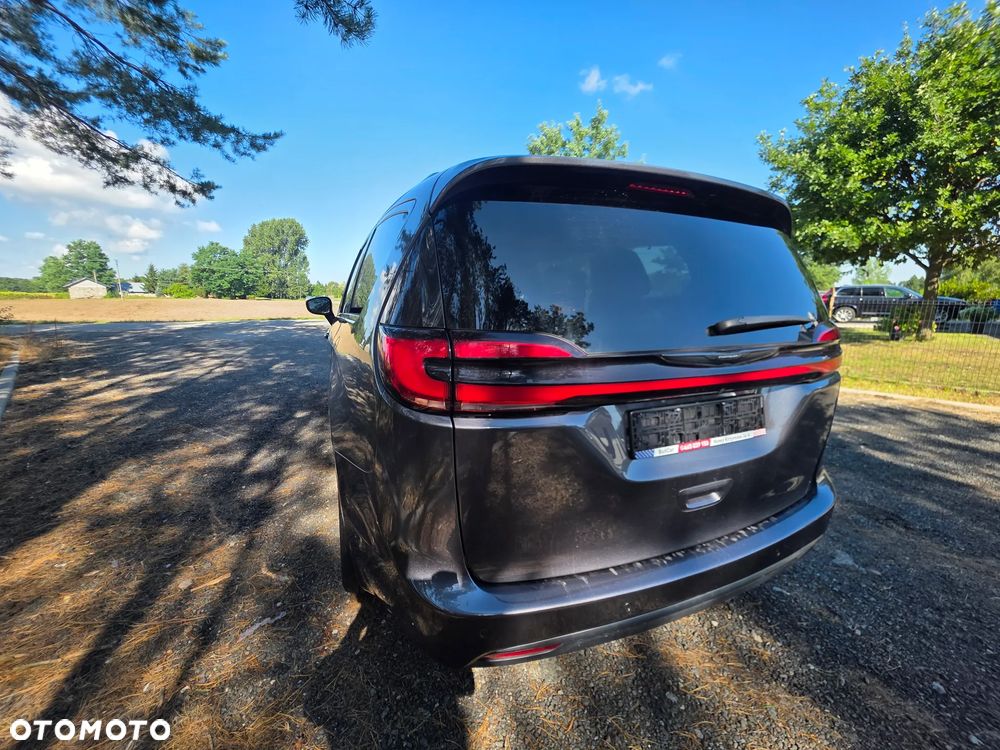 Chrysler Pacifica - 12
