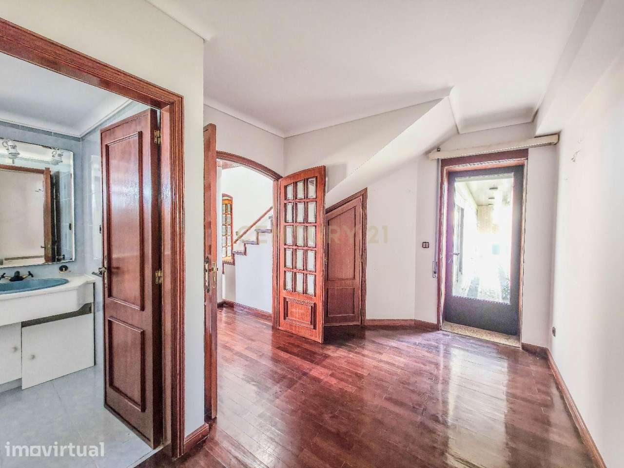 Moradia em Arcozelo — Elegância, Espaço e Proximidade ao Mar - Grande imagem: 3/55