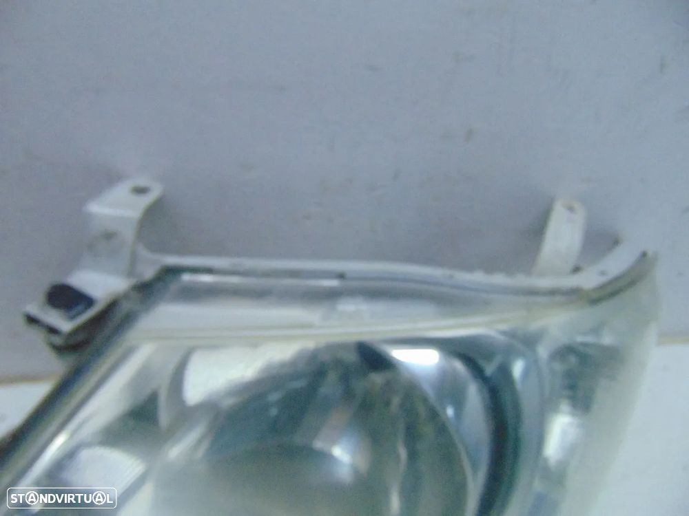 Toyota Hilux farol - 6