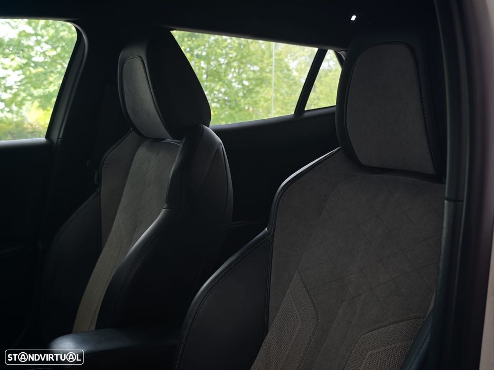 Peugeot e-2008 GT Pack - 31