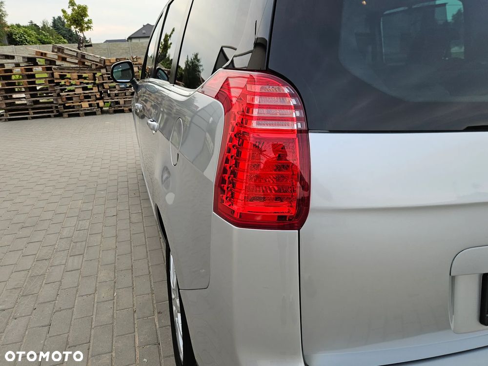 Peugeot 5008 e-HDI FAP 115 EGS6 Stop&Start Allure - 32