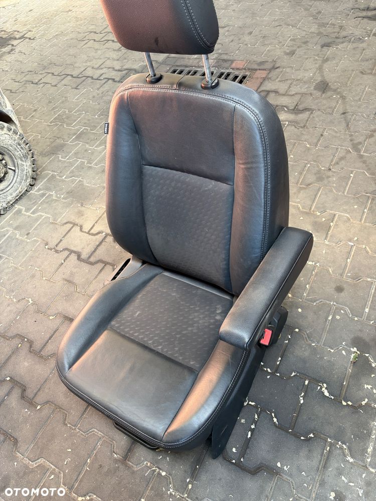 Fotel pasażera Ford Transit Turneo Custom Lift grzany airbag