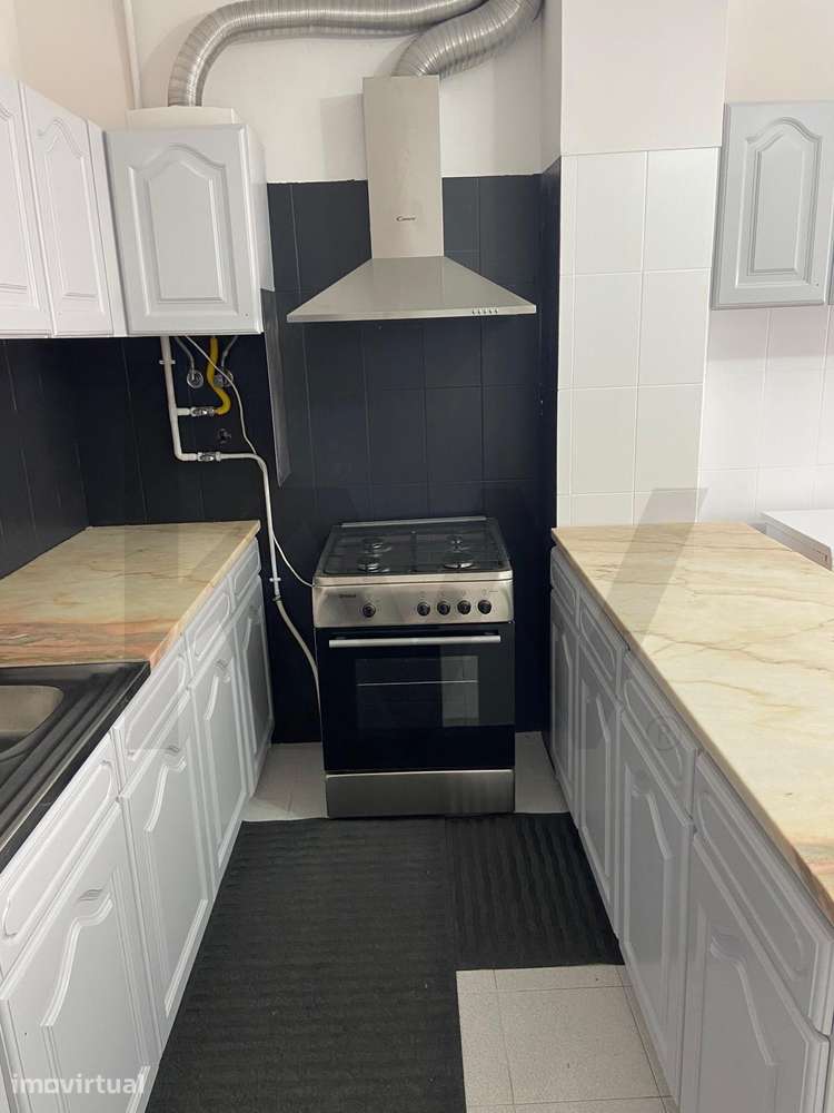 Apartamento T2 transformado em T4 com garagem, São Martinho do Bispo, - Grande imagem: 4/10