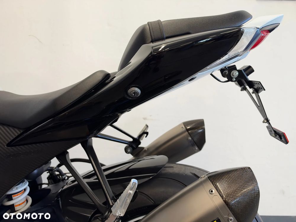 Suzuki GSX-R - 25