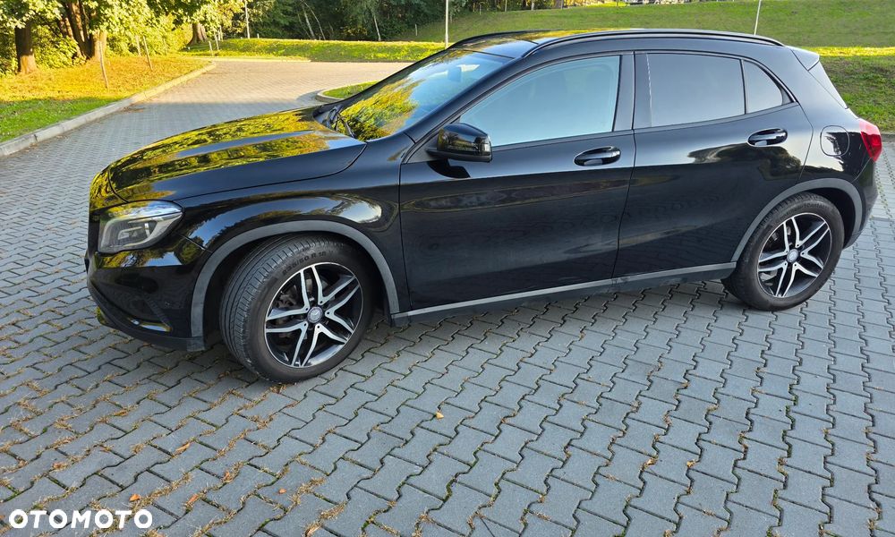Mercedes-Benz GLA - 4