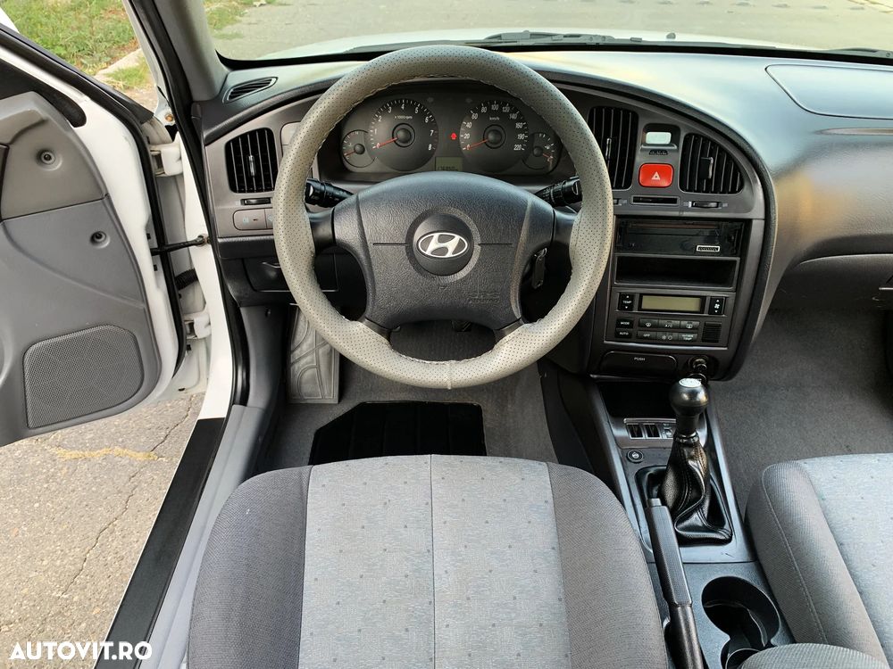 Hyundai Elantra - 12
