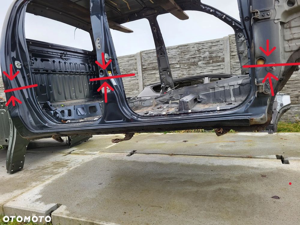 Toyota Hilux VII Próg Słupek Prawy