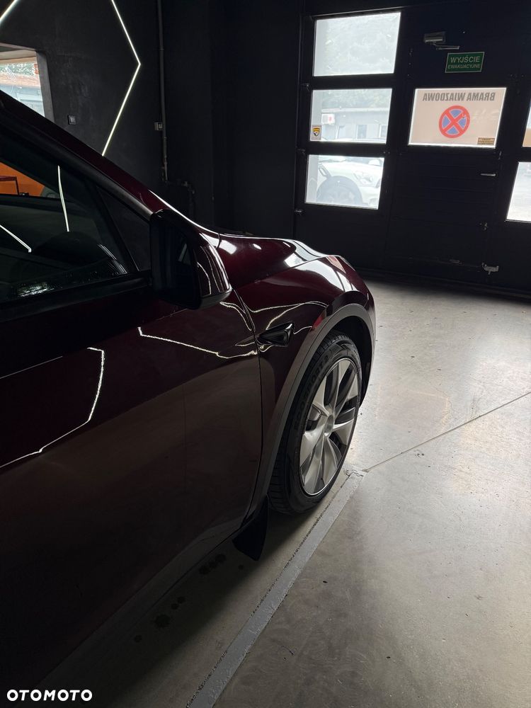 Tesla Model Y - 3