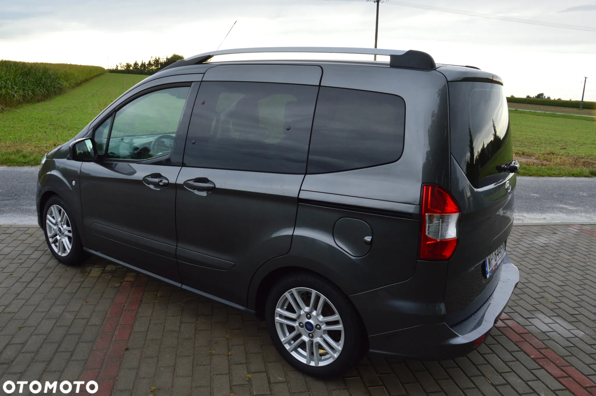 Ford Tourneo Courier 1.5 TDCi Titanium - 11