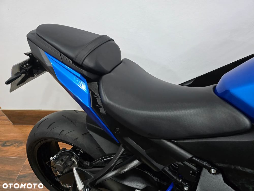 Suzuki GSX - 28