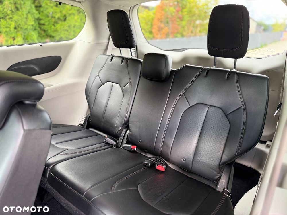 Chrysler Pacifica - 20