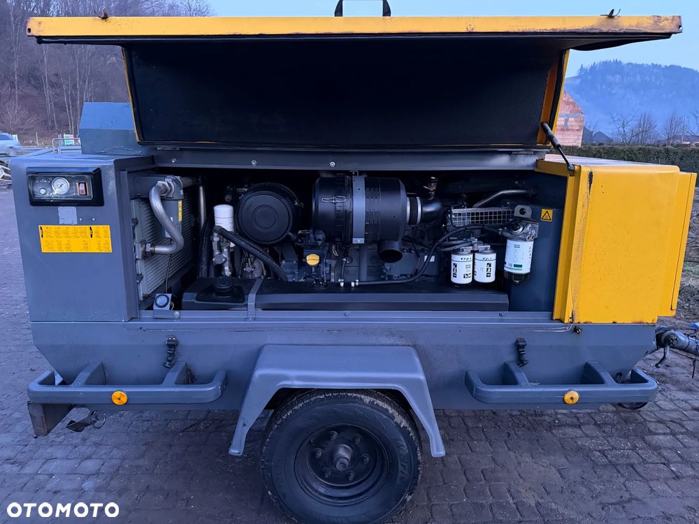Atlas Copco XAHS 186 Kompresor Śrubowy sprężarka 11 m3. Regulacja ciśnienia bar 10. Chłodnica Cyklonowa Osuszacz! Silnik DEUTZ 150 KM. Potężna moc. 2014 rok 2173 mtg. Sprowadzony z Norwegii! Dokumenty do Rejestracji jako pojazd. Maszyna jak Nowa z Salonu!! - 6