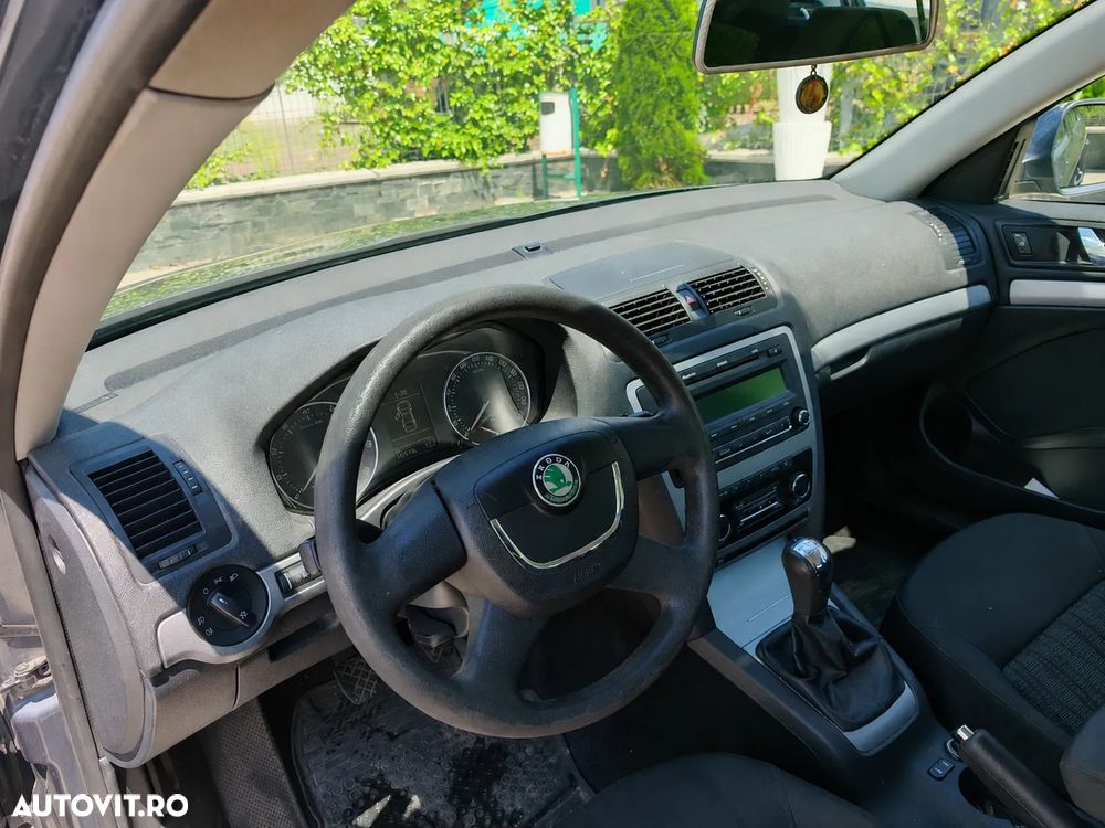Skoda Octavia 1.6 MPI Ambiente - 1