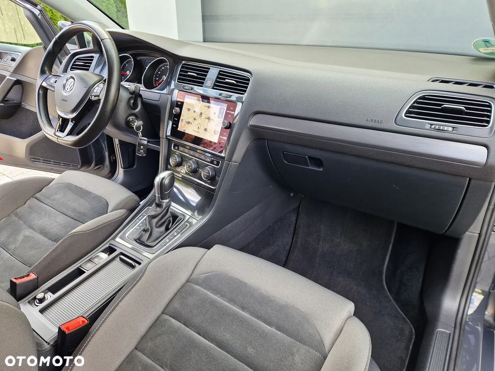 Volkswagen Golf - 18
