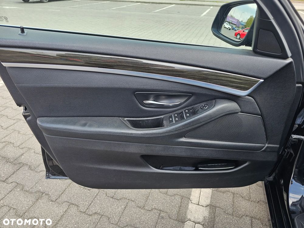 BMW Seria 5 520d xDrive - 27