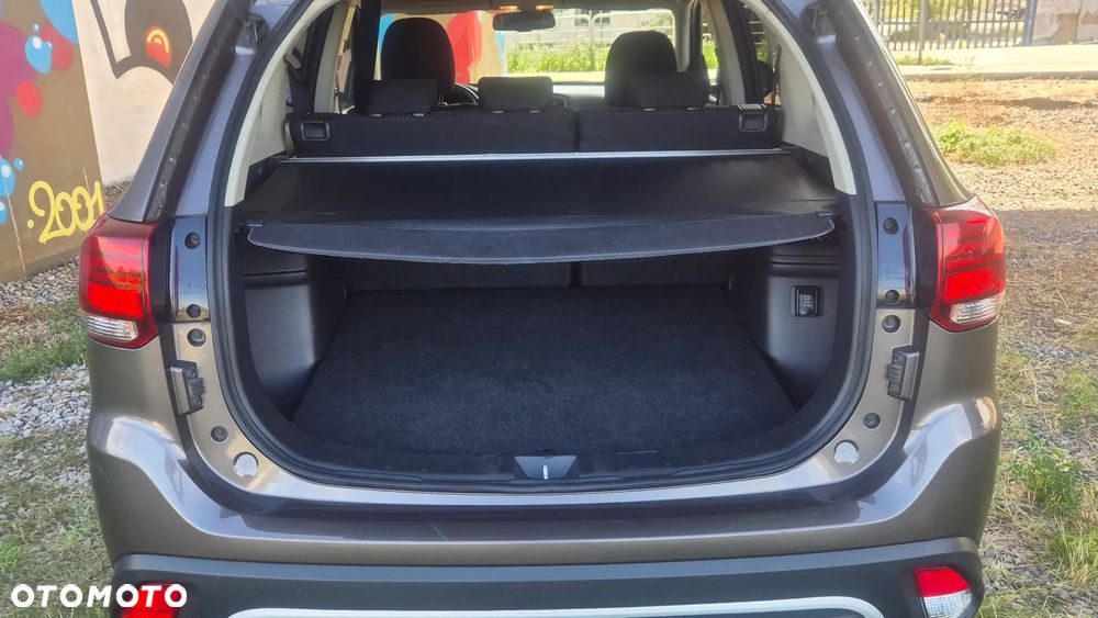 Mitsubishi Outlander 2.0 Intense 2WD CVT - 13